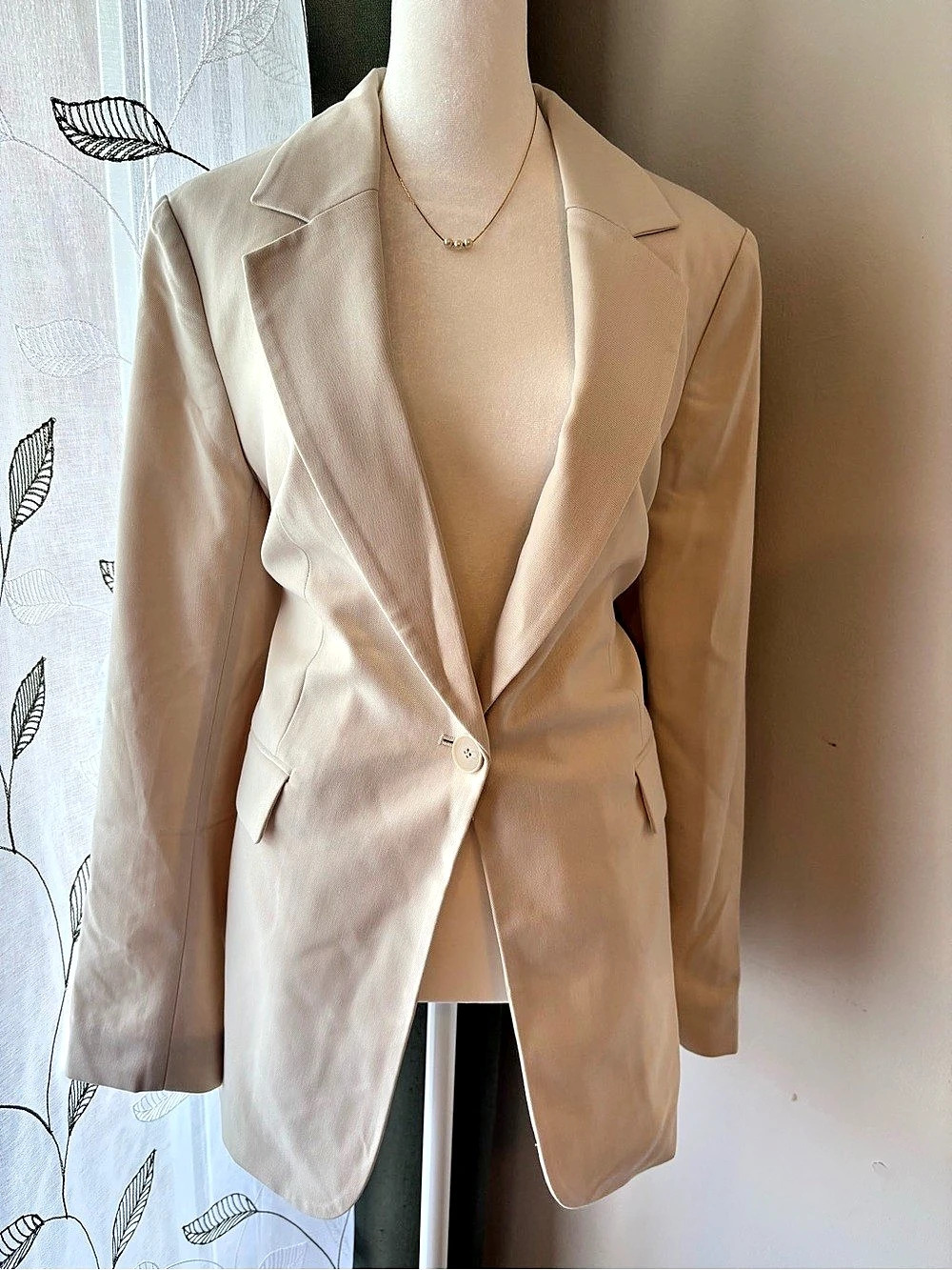 H&M Blazer in Cream Size Medium NWT